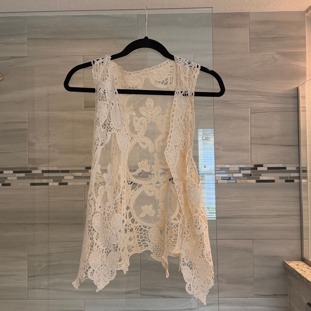 Cream Lace Sleeveless Vest
